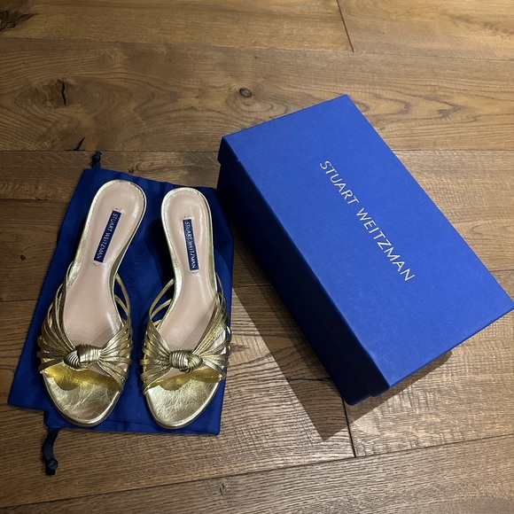 Stuart Weitzman Metallic Gold Knot-Front Heeled Sandals - Picture 15 of 16